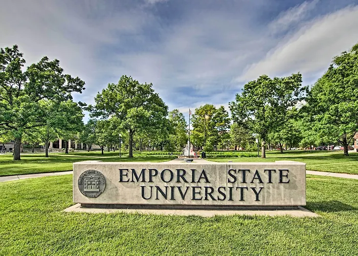 Cute Emporia House - Mins To Downtown & Esu!